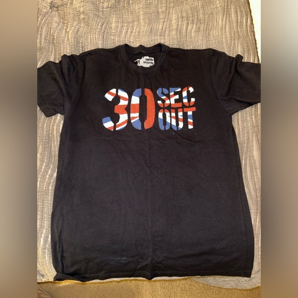 Black Graphic T-Shirt with 30 SEC OUT British Design